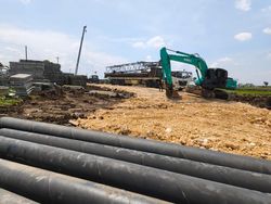 Dukung Percepatan Sekolah Rakyat, KemenPU Pasang Jembatan Bailey di Brebes