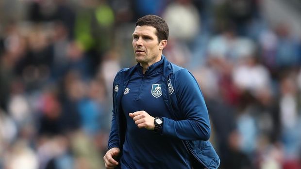 michael jackson burnley BURNLEY, ENGLAND - MAY 07: Burnley caretaker manager Michael Jackson looks on during the Premier League match between Burnley and Aston Villa at Turf Moor on May 07, 2022 in Burnley, England. (Photo by Chris Brunskill/Fantasista/Getty Images)