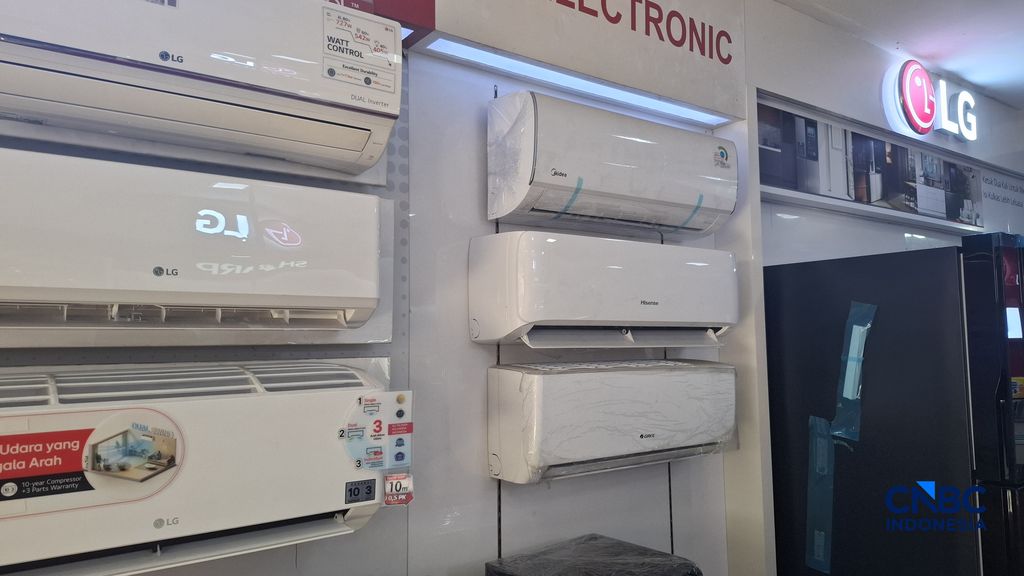Pantauan nilai beberapa elektronik di area Glodok, Jakarta Barat, Kamis (30/4/2026). (CNBC Indonesia/Chandra Dwi Pranata)