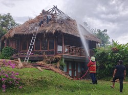Vila di Karangasem Terbakar Usai Petir Menyambar