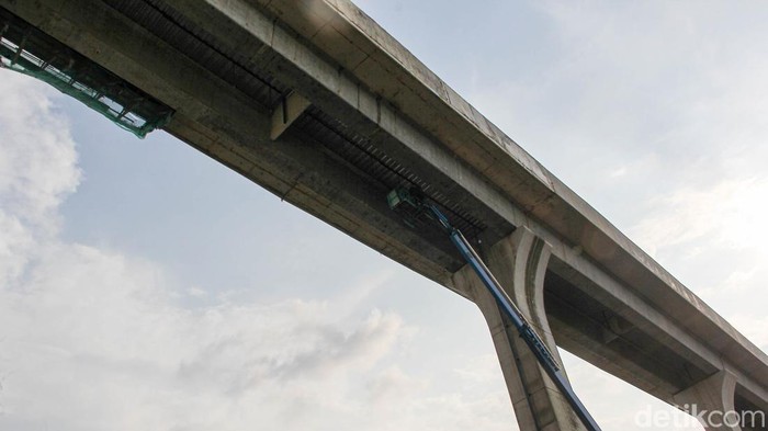 Progres Terkini LRT Jakarta Fase 1B, Konstruksi Terus Dipercepat Suasana proyek pembangunan LRT Jakarta Fase 1B di area Manggarai, Jakarta, Kamis (30/4/2026), menunjukkan aktivitas padat. Sejumlah pekerja konsentrasi menyelesaikan tahap konstruksi.