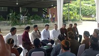 Gibran ke Trenggalek Temui Para Kades Secara Tertutup, Ini yang Dibahas