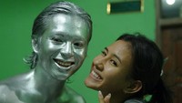 Tawa Shenina Cinnamon Lihat Angga Yunanda Jadi Manusia Silver