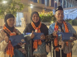 Bongkar Isi Travel Kit dari Wapres Gibran yang Dibawa Jemaah SUB-32 ke Madinah