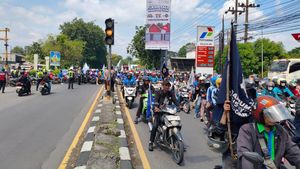 Foto: Ribuan Buruh di Jatim Bergerak ke Surabaya Peringati May Day