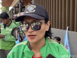 Driver Ojol Wanita Ikut May Day di Monas, Curhat Potongan Aplikator Bisa 40%