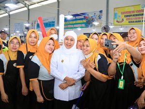 Khofifah Ajak Kolaborasi Wujudkan Pekerja Sejahtera di May Day 2026