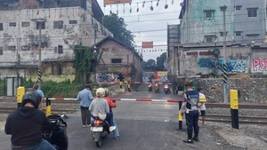 Palang Elektronik Diuji Coba di Perlintasan Rel KA Bekasi Timur