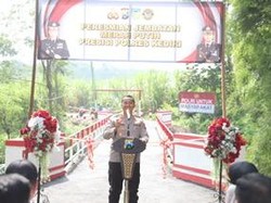 Kapolres Kediri Resmikan Jembatan Merah Putih Presisi
