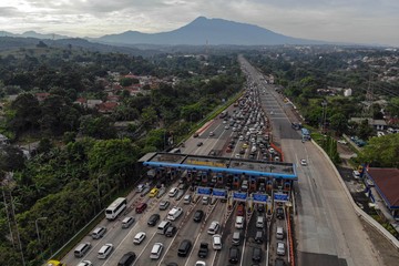 Jalur Puncak Padat saat Libur Hari Buruh, Sistem Satu Arah Diberlakukan