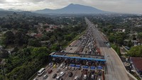 Jalur Puncak Padat saat Libur Hari Buruh, Sistem Satu Arah Diberlakukan