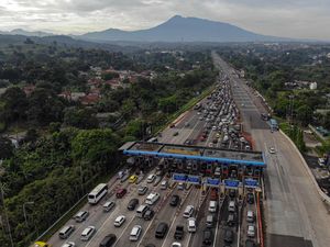 Jalur Puncak Padat saat Libur Hari Buruh, Sistem Satu Arah Diberlakukan