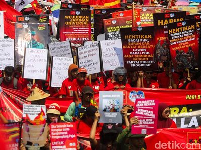 Kepung DPR, Buruh Tuntut Upah Layak dan Hapus Outsourcing