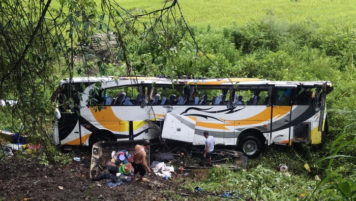 Bus Bawa Rombongan Anak Sekolah Masuk Jurang di Toba, 50 Orang Luka