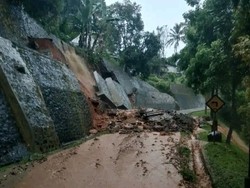 Longsor di Pangalengan Bandung: TPT Ambruk-Akses Warga Lumpuh