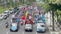 Massa Buruh Mulai Bergerak Menuju Kantor Gubernur Jatim