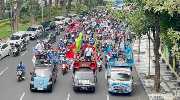 Massa Buruh Mulai Bergerak Menuju Kantor Gubernur Jatim