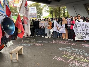 Massa Demo Hari Buruh Padati Flyover Makassar, Arus Lalin Masih Lancar