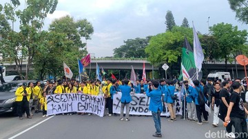 Aksi May Day, Massa Mahasiswa Merapat ke DPR