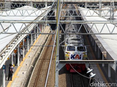 May Day, 12 Kereta Api Jarak Jauh Berhenti di Stasiun Jatinegara