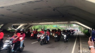 May Day 2026, Massa Buruh dan Ojol Konvoi Motor Bergerak ke Monas