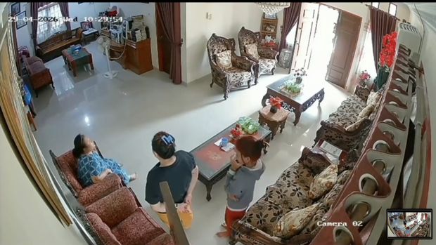 Momen lansia di Pekanbaru tewas usai dipukul berkali-kali oleh perampok terekam CCTV (tangkapan layar CCTV)