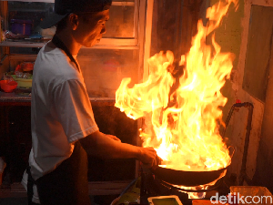 Kisah Bowo, Eks Chef Hotel di Balik Viralnya Nasgor UGD+ Ketintang