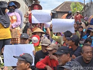 Puluhan Pemulung Putri Cempo Gelar Aksi gegara Tak Bisa Pilah Sampah di Blok D