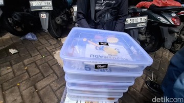 Berkah May Day, Dagangan Penjual Roti di Monas Ludes dalam 2 Jam