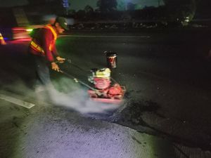 Viral Mobil Pecah Ban Massal di Tol Jagorawi, Jasa Marga Beri Penjelasan