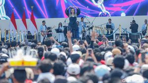 Potret Arlida Putri Goyang Panggung May Day Monas