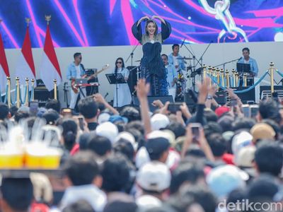Potret Arlida Putri Goyang Panggung May Day Monas