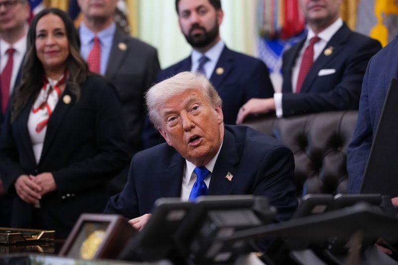 presiden as presiden amerika serikat presiden donald trump piala dunia 2026 iran timnas iran trump WASHINGTON, DC - APRIL 30: U.S. President Donald Trump speaks during an executive order signing in the Oval Office of the White House on April 30, 2026 in Washington, DC. President Trump signed multiple executive orders including one to expand retirement account access for workers. (Photo by Andrew Harnik/Getty Images)