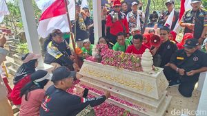 Ratusan Buruh di Nganjuk Ziarah ke Makam Marsinah