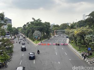 Jalan Raya Darmo Ditutup saat Aksi May Day 2026
