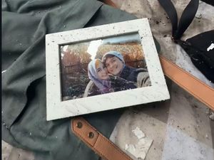 Detik-detik Mencekam Saat Api Lalap Rumah Anisa Rahma di Bandung
