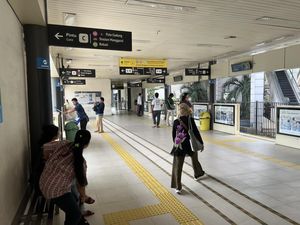 Halte TransJ Manggarai Ditutup Sementara, Warga Harap Proyek LRT Cepat Selesai