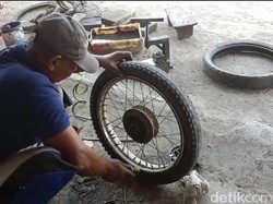 Tanpa Suara, Wae Hidupkan Asa di Bengkel Tambal Ban Indramayu