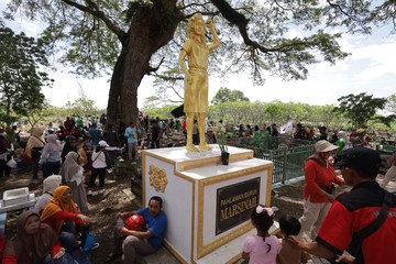 Peringati May Day, Buruh Ziarah ke Makam Marsinah