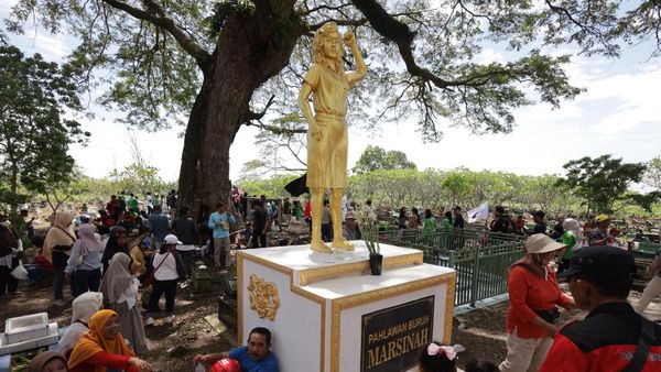 Peringati May Day, Buruh Ziarah ke Makam Marsinah