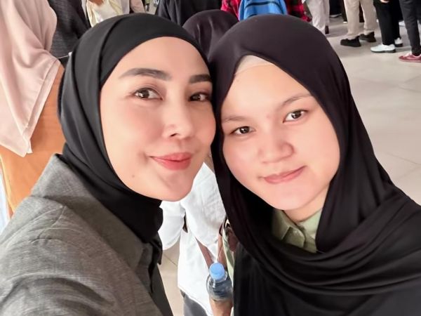 Arie Untung dan Fenita Nangis di Pesawat Dapat Kabar Kayla Lulus Masuk UI