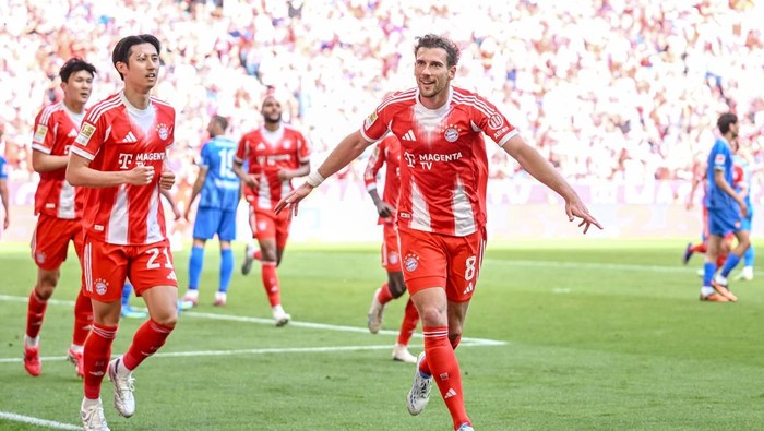 02 May 2026, Bavaria, Munich: Soccer, Men: Bundesliga, Bayern Munich - 1. FC Heidenheim, Matchday 32, Allianz Arena. Leon Goretzka (r, Bayern Munich) celebrates after his goal to make it 2-2 Photo: Harry Langer/dpa - IMPORTANT NOTE: In accordance wit