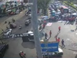 Ada Demo Hardiknas Depan Pintu 1 Unhas, Lalin ke Daya Macet 3 Km