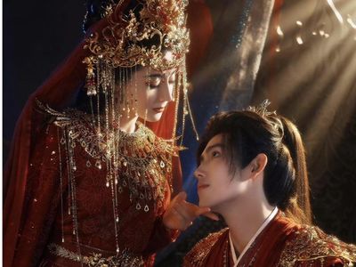 7 Foto Pernikahan Dilraba & Chen Feiyu di Love Beyond the Grave, Romantis