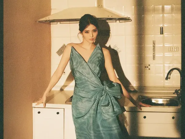 Pesona Han So Hee Bergaun Dior, Visual Aesthetic Bak Bintang Film Klasik