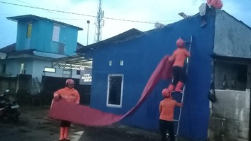 3 Rumah di Gunungputri Bogor Rusak Diterjang Angin Kencang