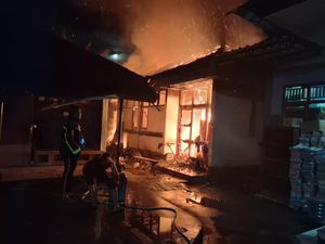 Mes Guru di SDN 2 Tinga-Tinga Buleleng Ludes Dilalap Api