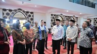 Viral Menpar Disebut Pakai Sepatu di Masjid Raya Sumbar, Begini Klarifikasinya