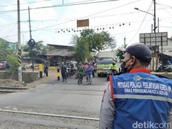 Perlintasan Sebidang TKP Taksi Tertemper di Bekasi Kini Dijaga Petugas KAI