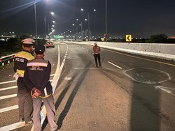 Polisi Buru Sopir Truk yang Terlibat Laka di Tol Palindra